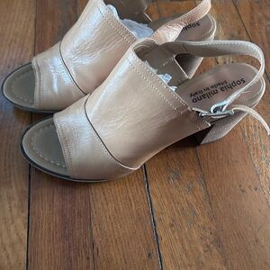 Sophia Milani Tan Leather Slingback Heels